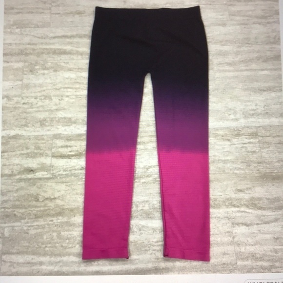 NWT Zaney Threads Crop Capri Leggings M/L - Picture 2 of 4